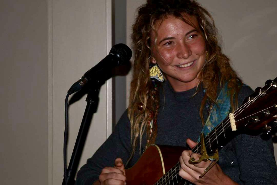Willow Rea OBX acoustic musician